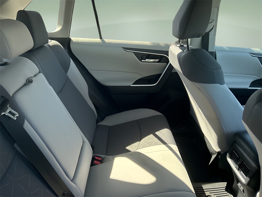 2024 Toyota RAV4 XLE photo 4