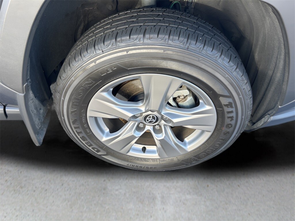 2024 Toyota RAV4 XLE photo 2