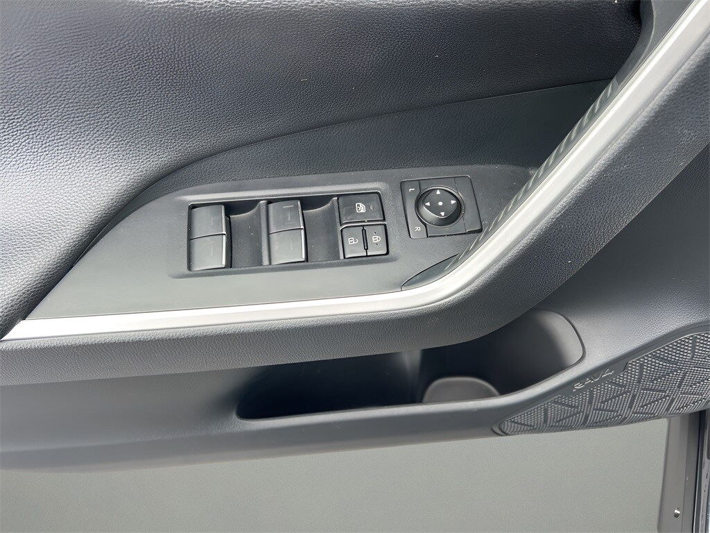 2023 Toyota RAV4 Hybrid XSE photo 4