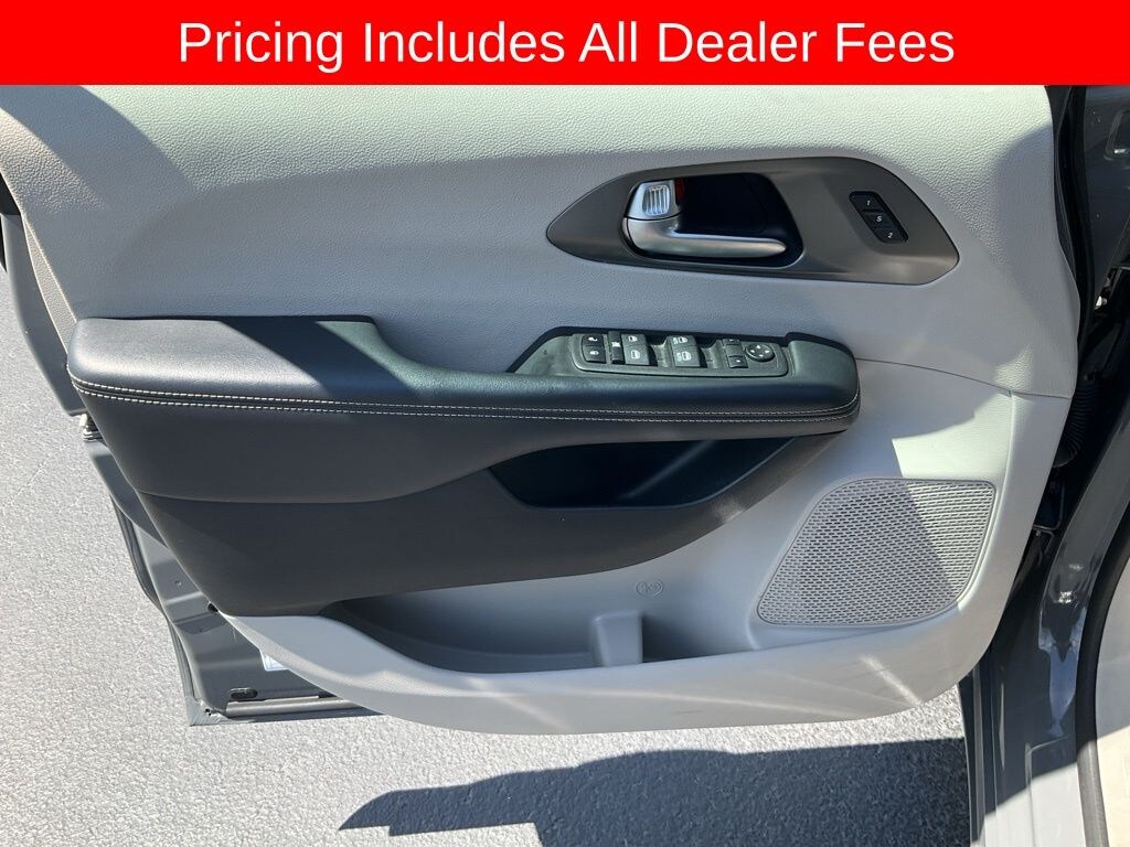 Used 2023 Chrysler Pacifica Touring L Minivan/Van