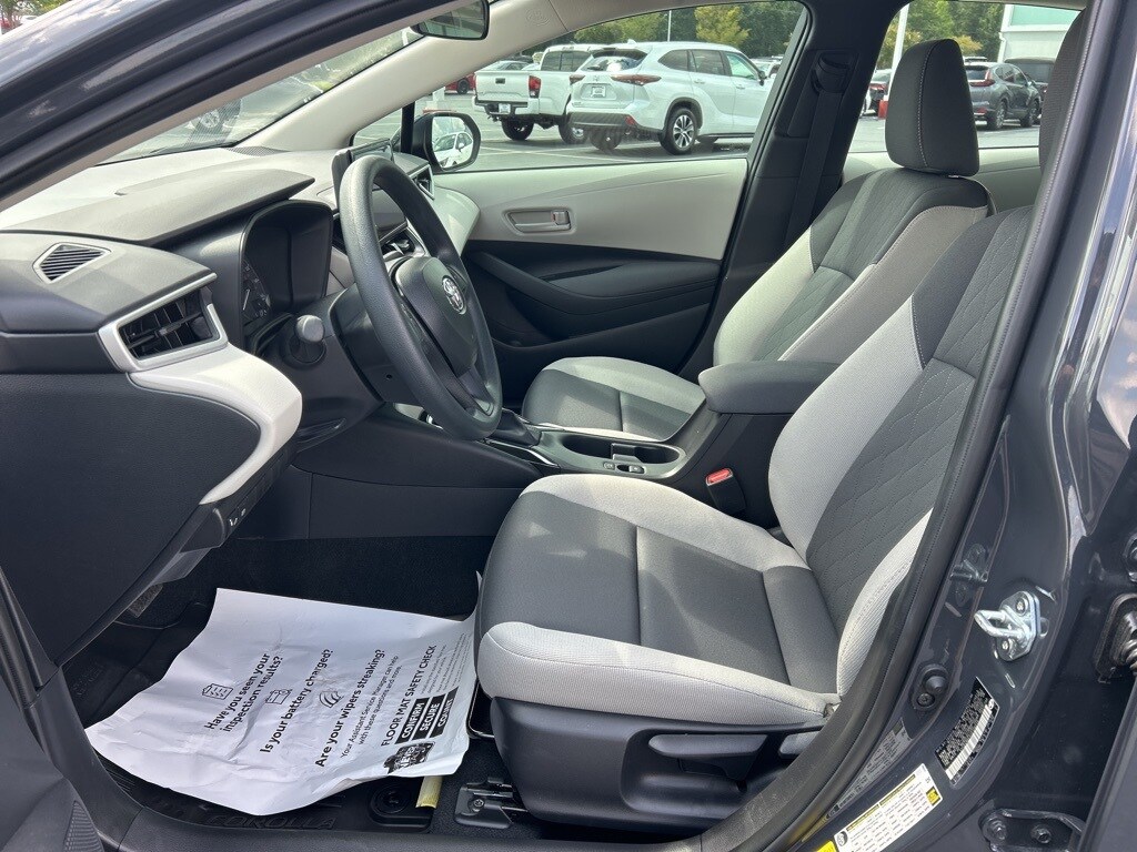 2025 Toyota Corolla LE photo 2