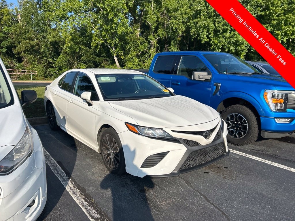 Used 2020 Toyota Camry SE Sedan
