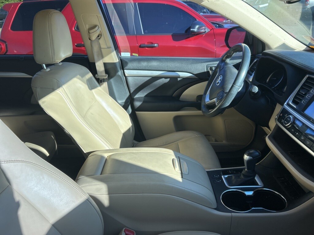 2016 Toyota Highlander XLE photo 3