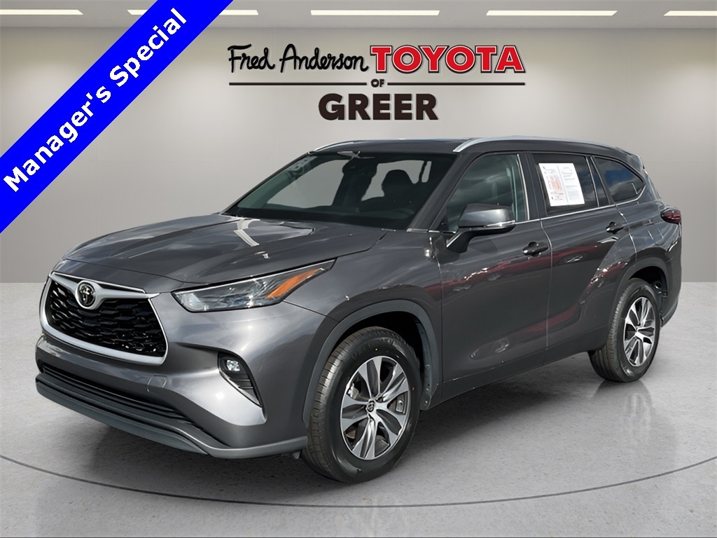 2024 Toyota Highlander LE's photo