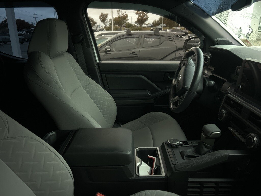 2024 Toyota Tacoma SR5 photo 3
