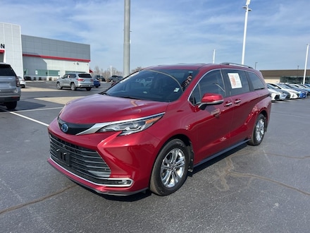 2024 Toyota Sienna Platinum 7 Passenger Minivan/Van