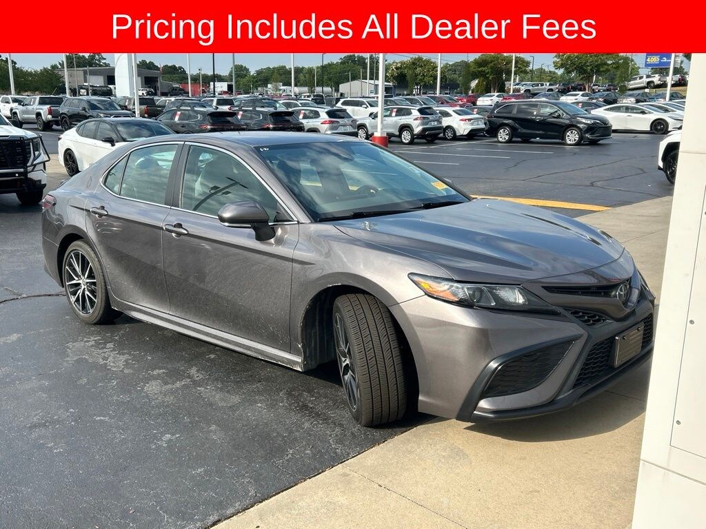 Used 2022 Toyota Camry SE Sedan