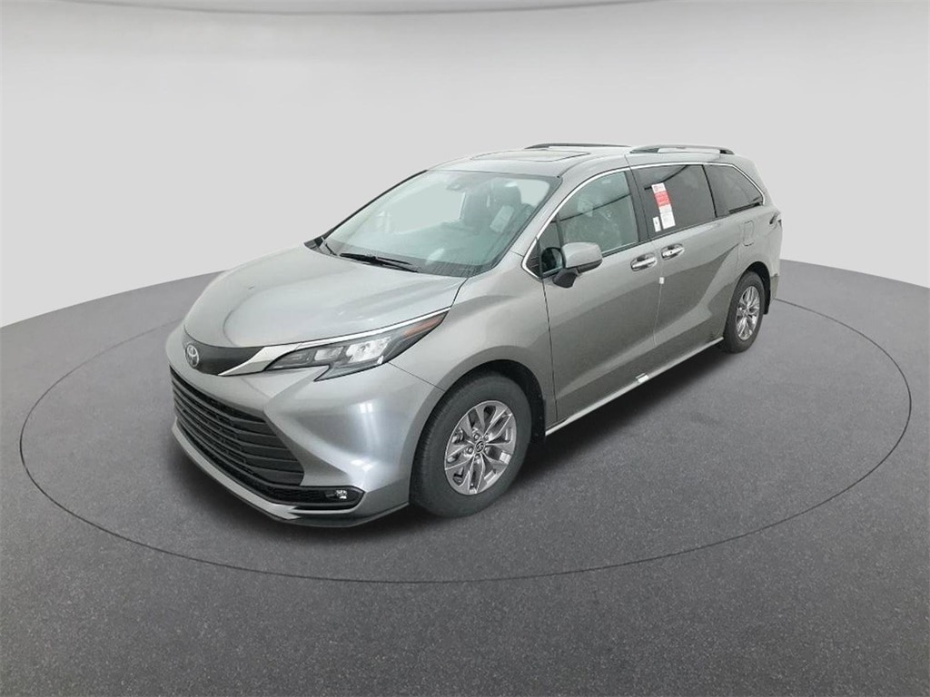 2026 Toyota Sienna XLE's photo