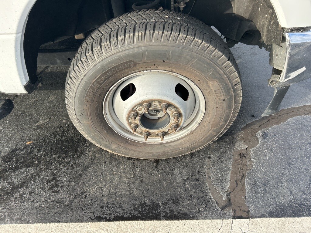 2022 Ford F-350 XL photo 2