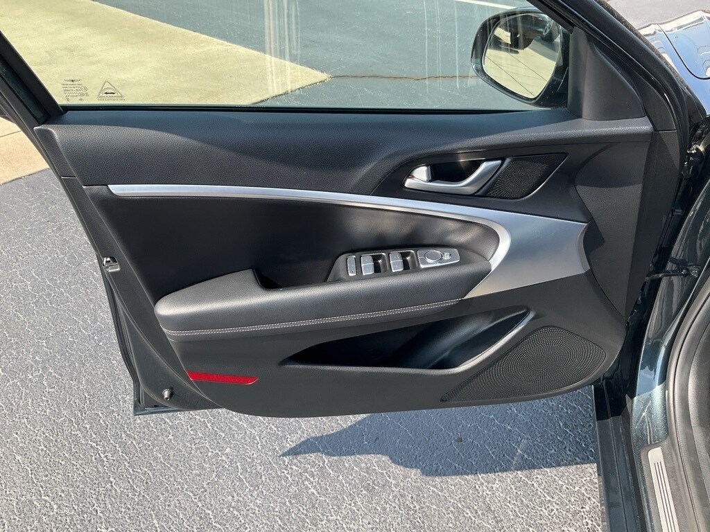 2023 Genesis G70 2.0T photo 3