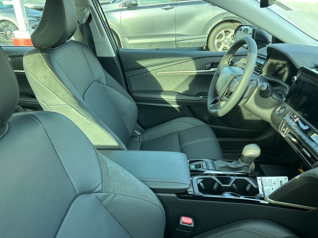 2025 Toyota Camry XLE photo 4