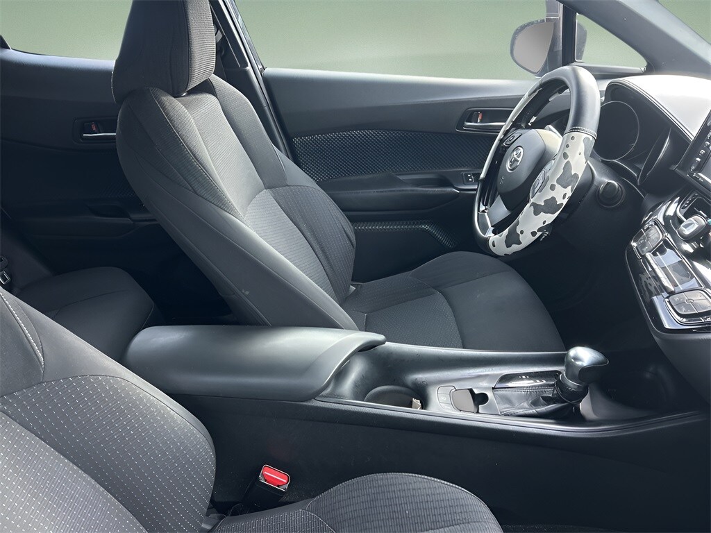 2018 Toyota C-HR XLE Premium photo 3