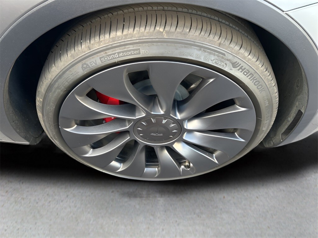 2025 Tesla Model Y Performance photo 2