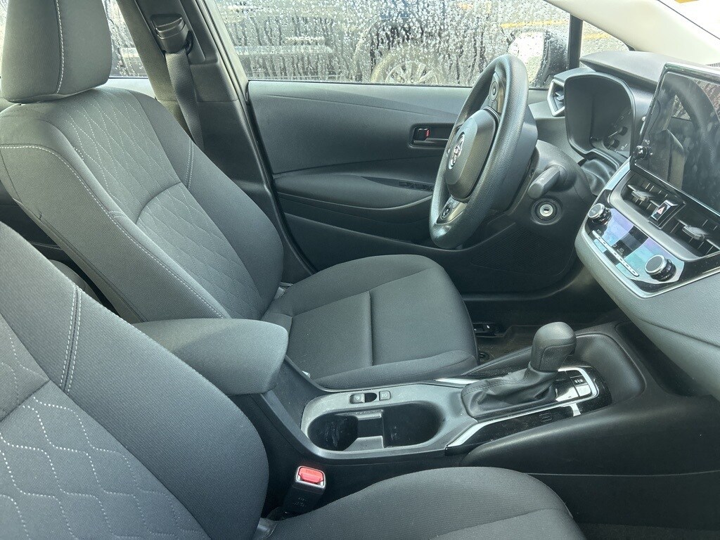 2025 Toyota Corolla LE photo 3