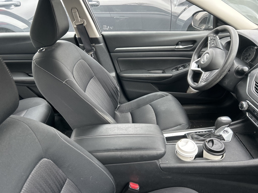 Used 2022 Nissan Altima 2.5 SV Sedan