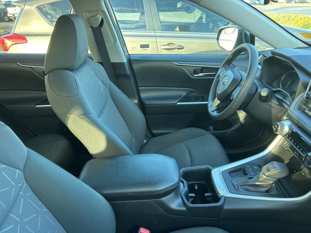 2024 Toyota RAV4 XLE photo 3