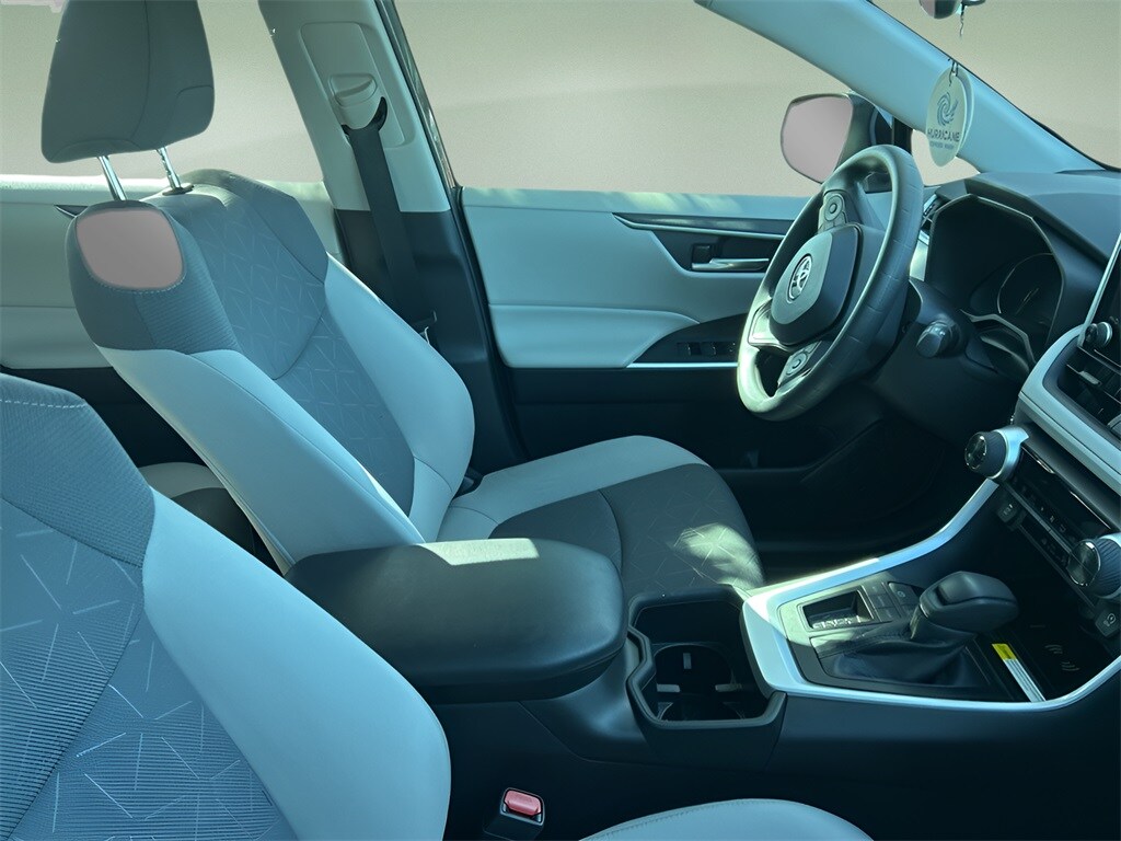 2024 Toyota RAV4 XLE photo 3