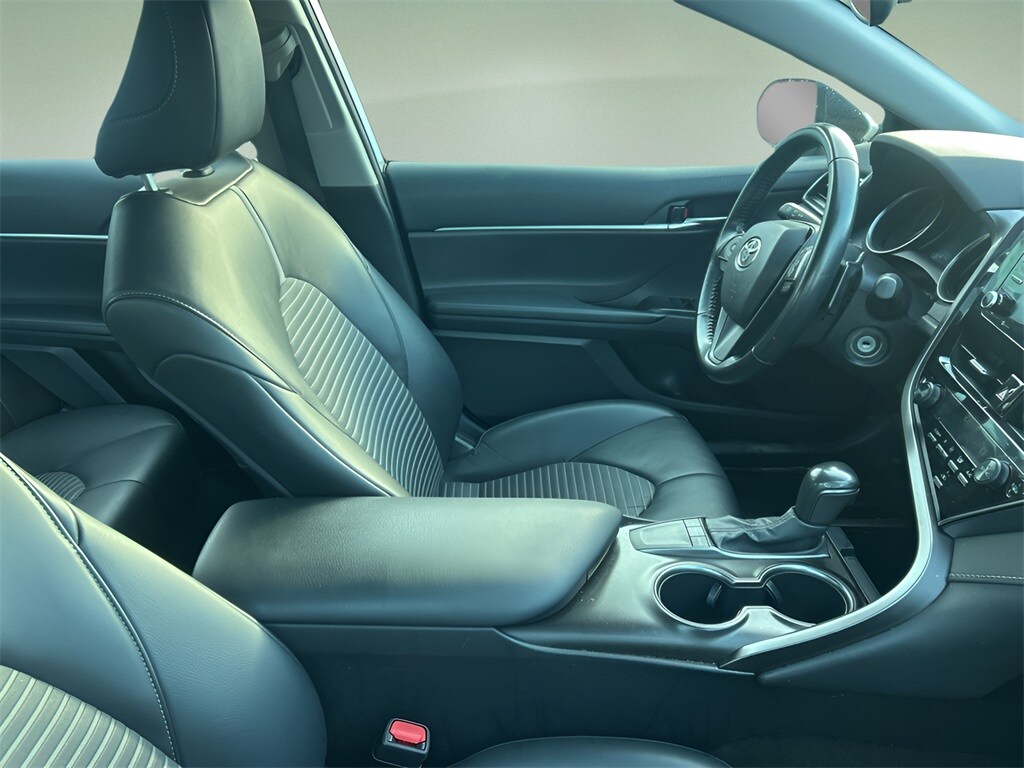 2023 Toyota Camry SE photo 3