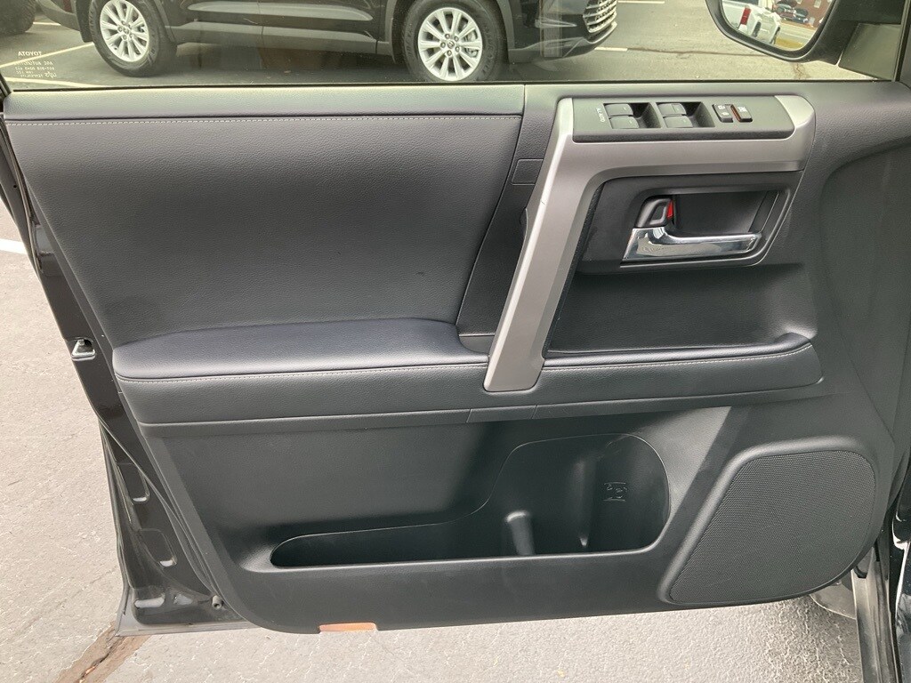 2024 Toyota 4Runner SR5 photo 3