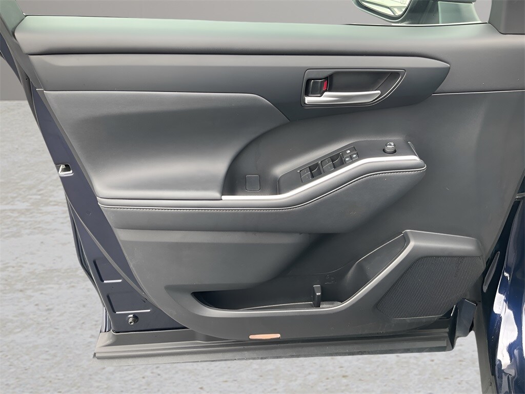 Used 2023 Toyota Highlander L SUV