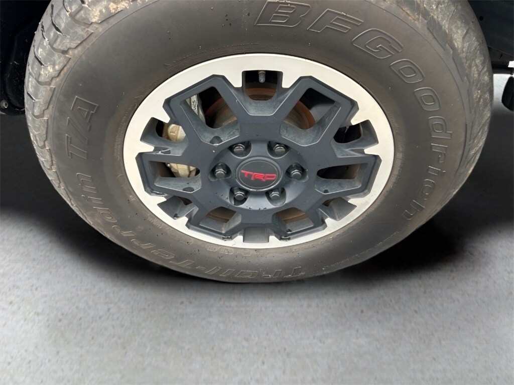 2024 Toyota Tacoma TRD Off-Road photo 2
