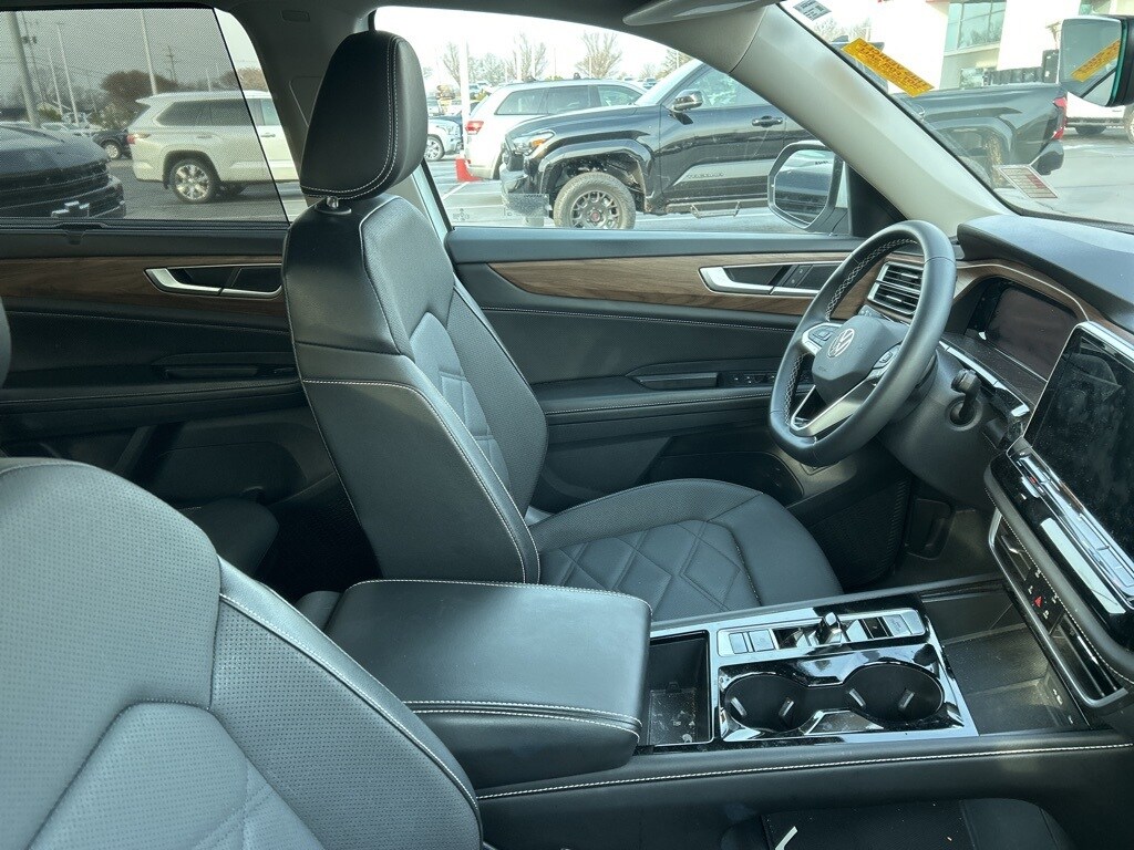 Used 2024 Volkswagen Atlas 2.0T SE w/Technology SUV