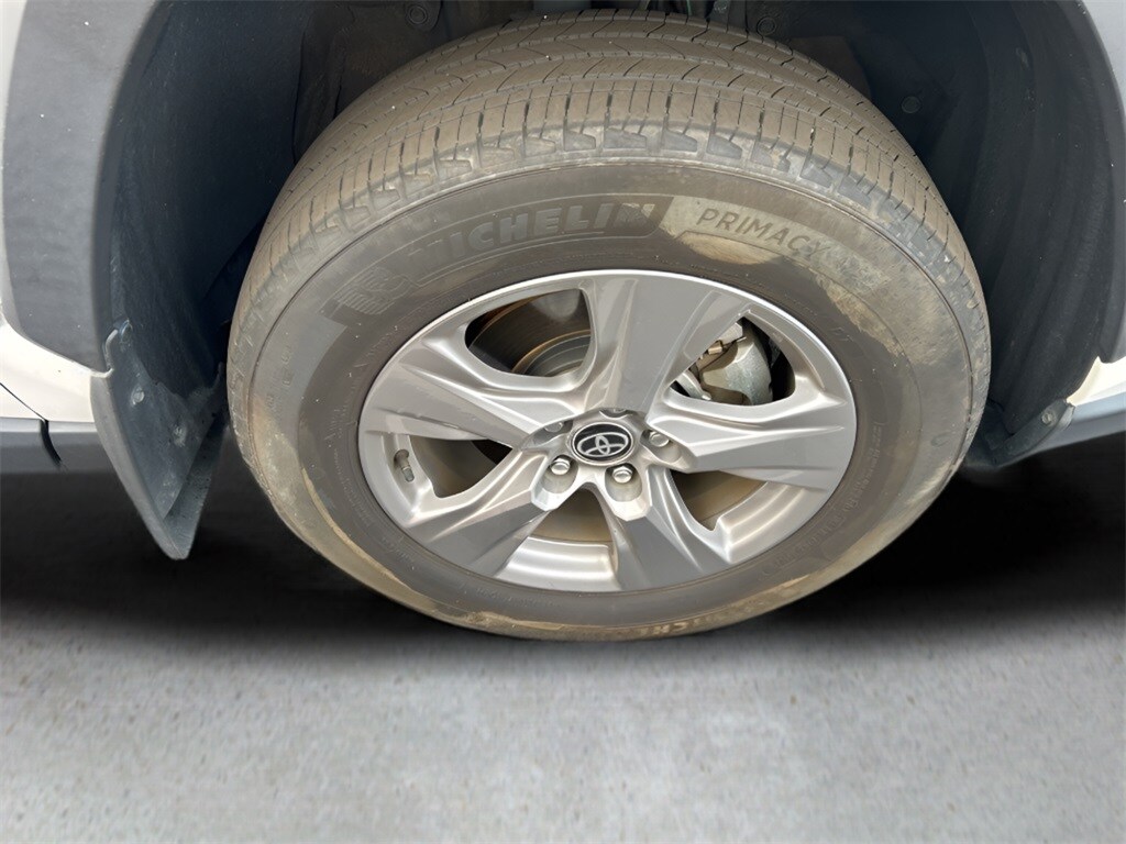 2024 Toyota RAV4 XLE photo 2