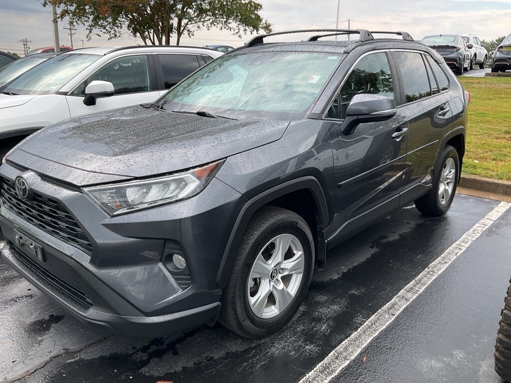 2020 Toyota RAV4 XLE photo 2