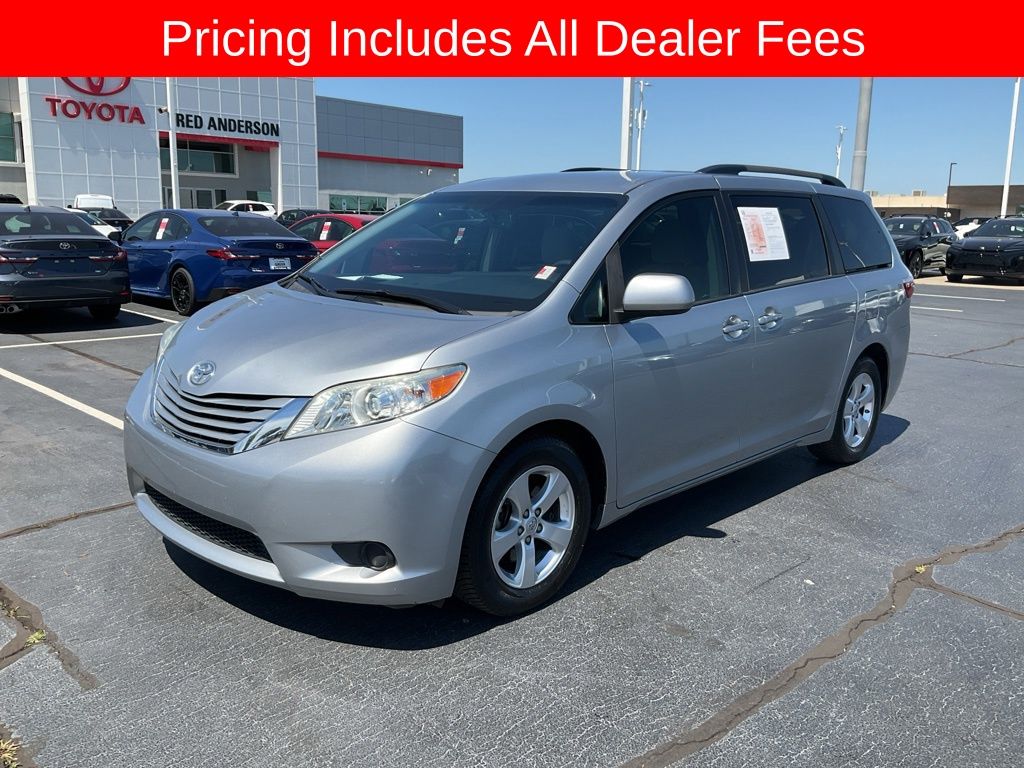 2016 Toyota Sienna LE V6 7-Passenger Access Seat's photo