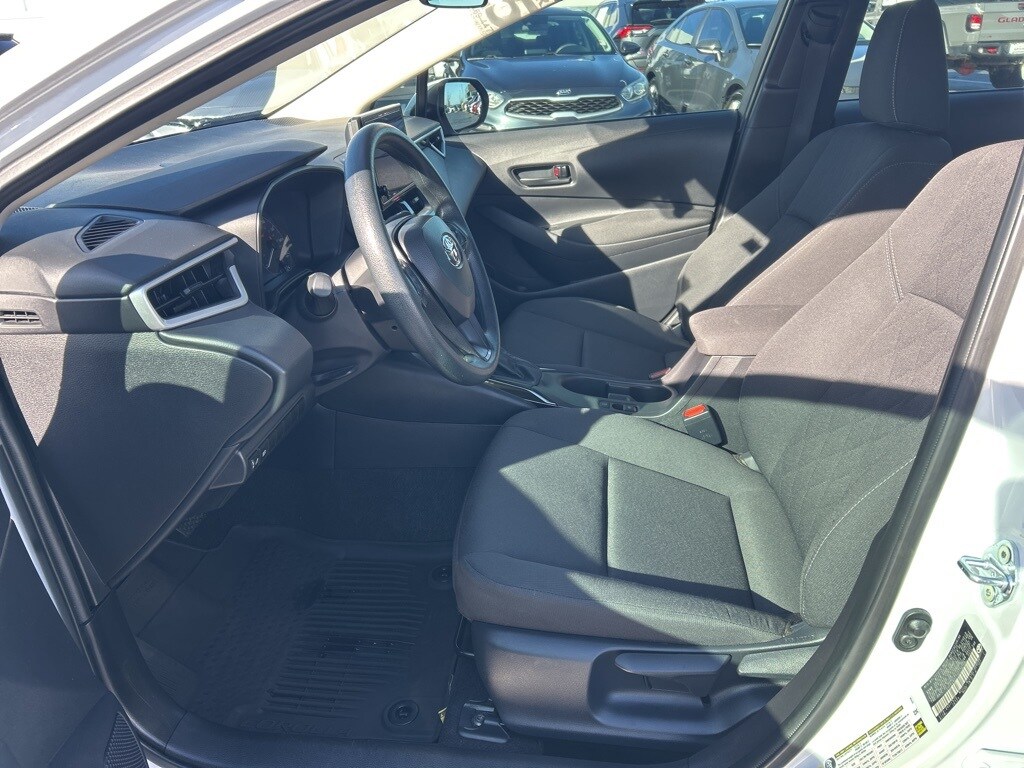 2025 Toyota Corolla LE photo 2