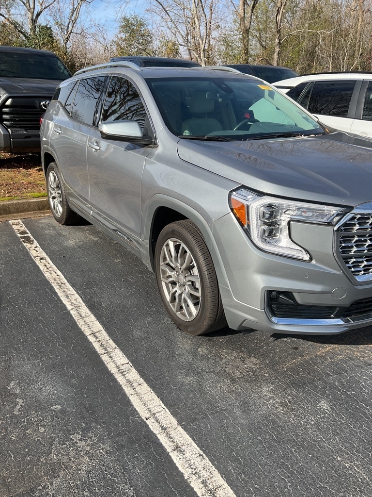 2023 GMC Terrain Denali's photo