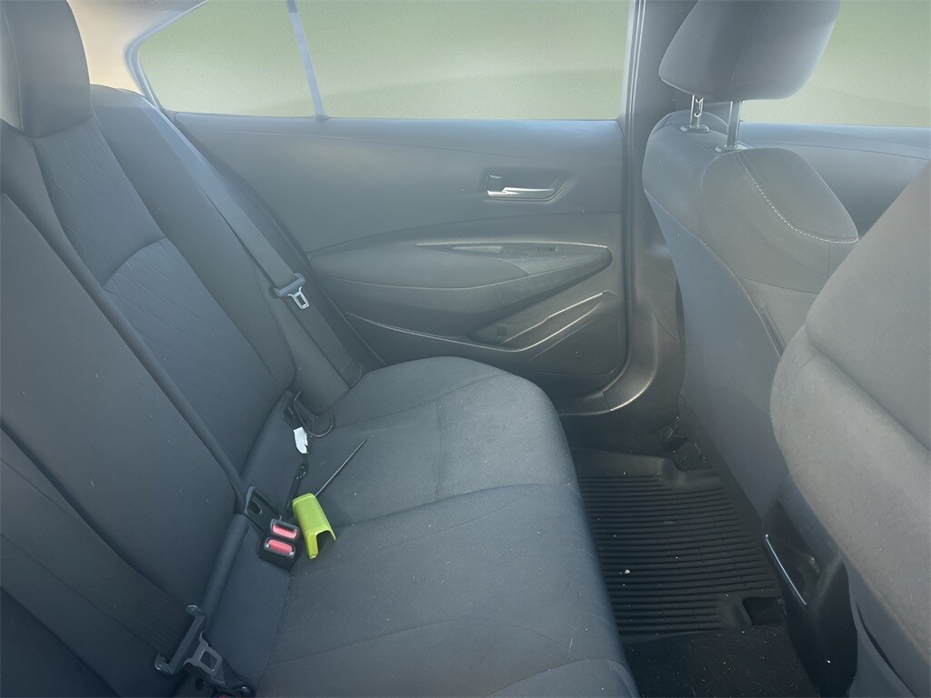 2025 Toyota Camry SE photo 4