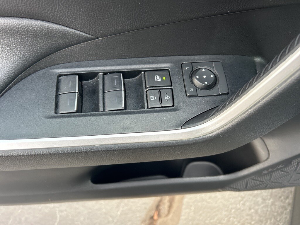 2024 Toyota RAV4 XLE photo 3