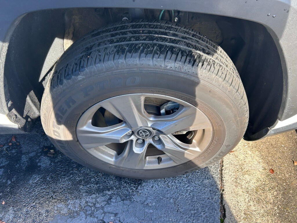 2025 Toyota RAV4 XLE photo 2