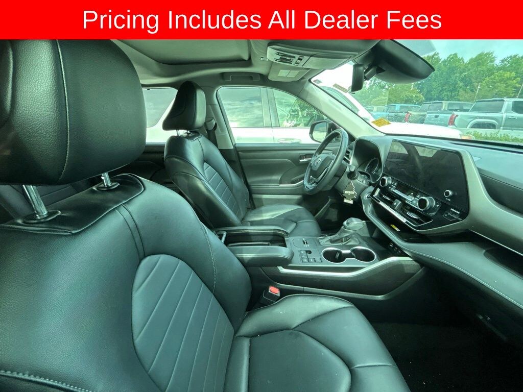 Used 2024 Toyota Highlander LE SUV