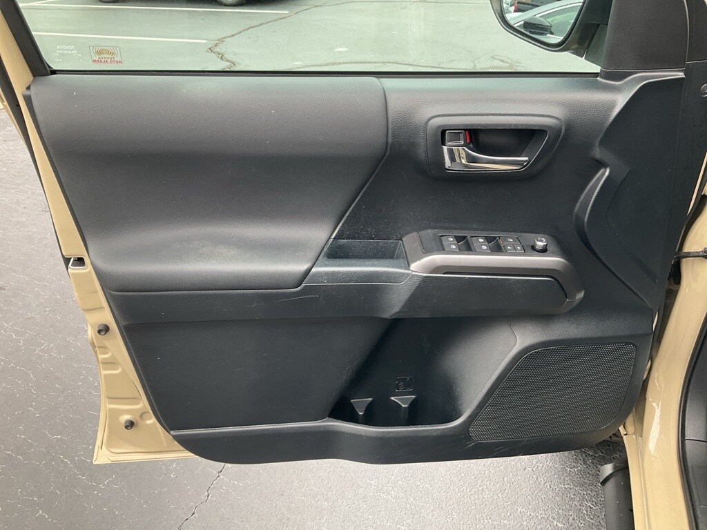 2018 Toyota Tacoma TRD Off-Road V6 photo 3