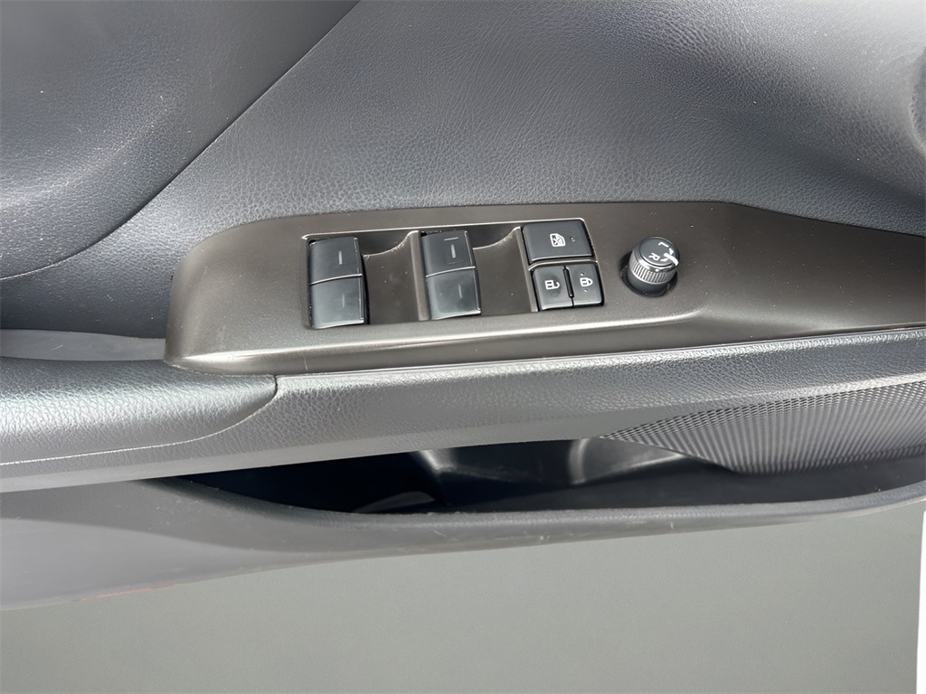 2023 Toyota Camry SE photo 4