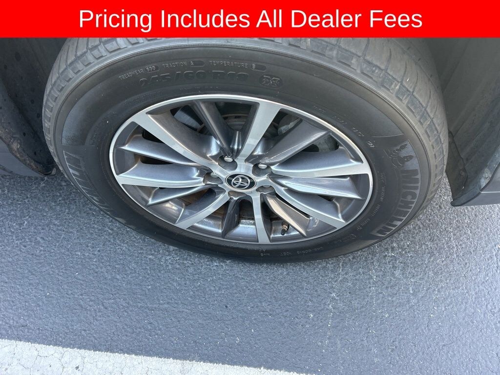 Used 2019 Toyota Highlander XLE V6 SUV