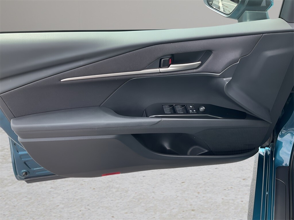 2025 Toyota Camry LE photo 3