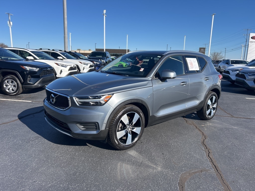 2019 Volvo XC40 Momentum's photo