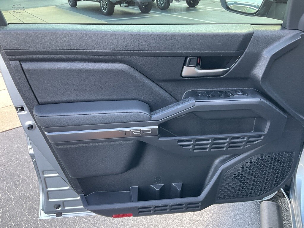 2025 Toyota Tacoma TRD Off-Road photo 3