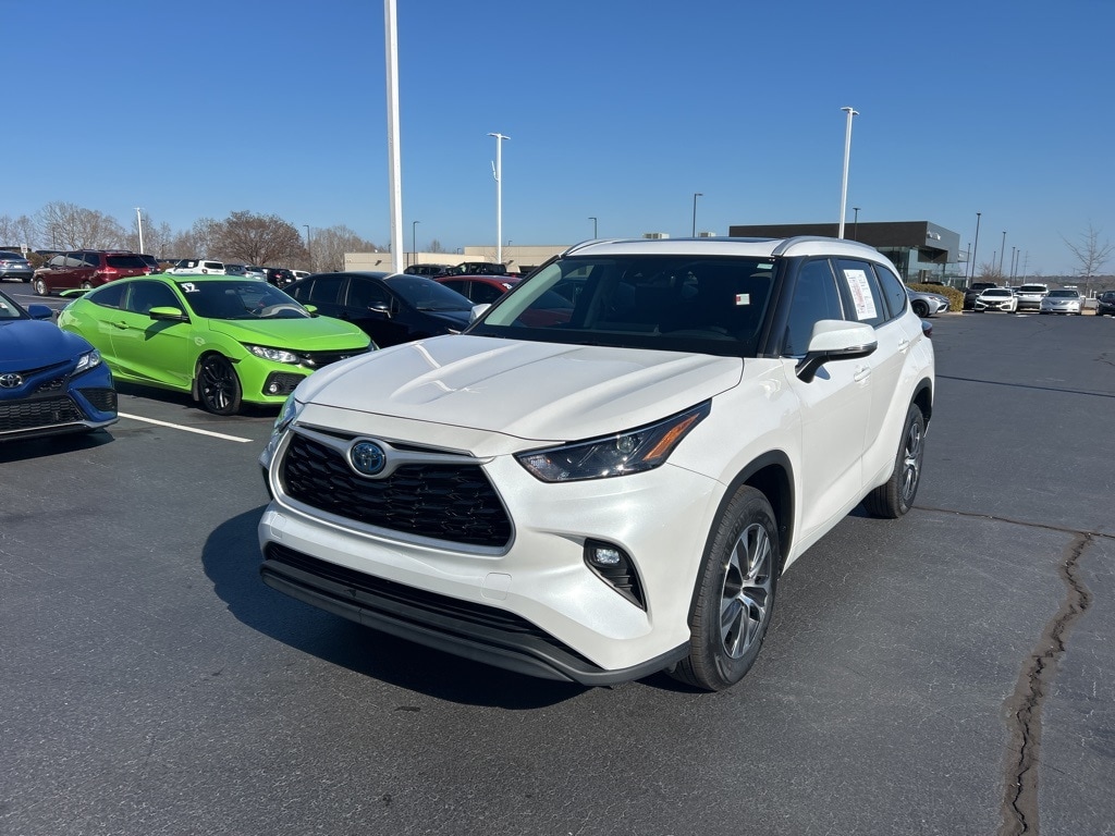 2024 Toyota Highlander XLE's photo