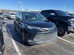 2021 Toyota Sienna XLE Minivan/Van