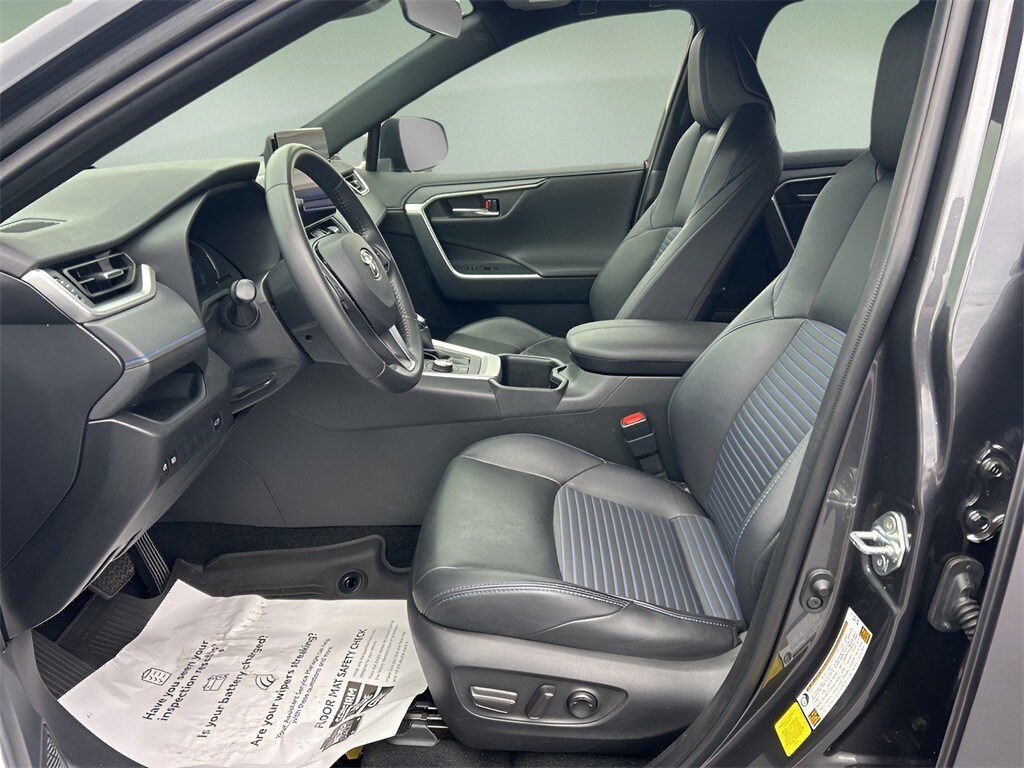 2023 Toyota RAV4 Hybrid XSE photo 2