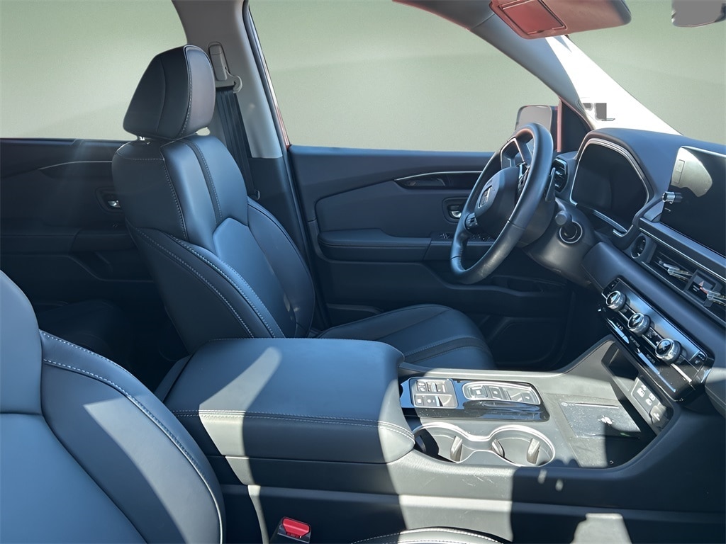 Used 2025 Honda Pilot Touring SUV