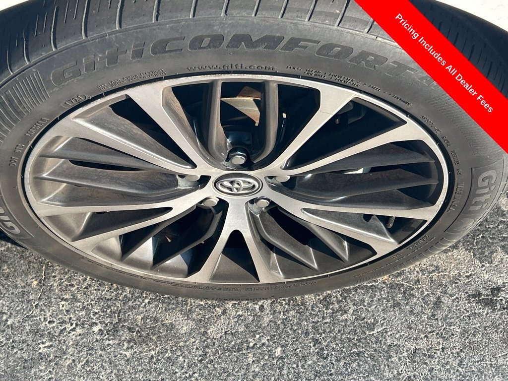 Used 2020 Toyota Camry SE Sedan