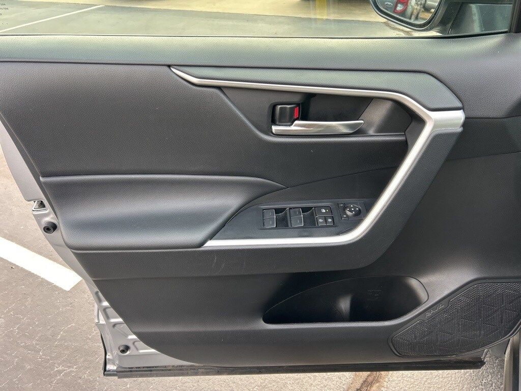 2024 Toyota RAV4 XLE photo 2