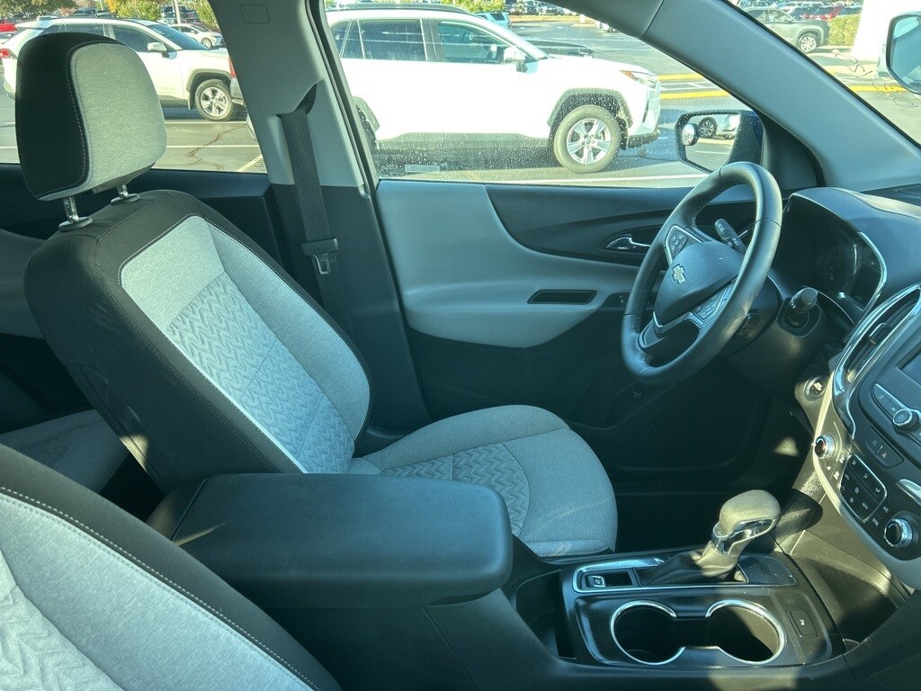 2023 Chevrolet Equinox LT photo 3