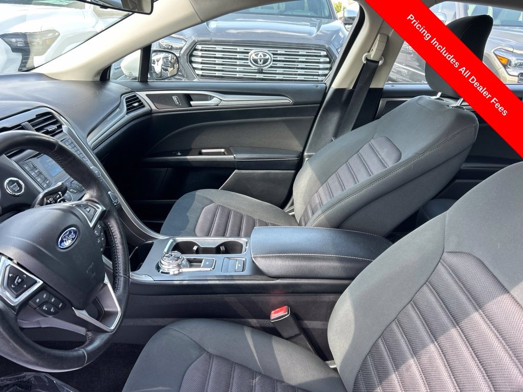 Used 2017 Ford Fusion SE Sedan