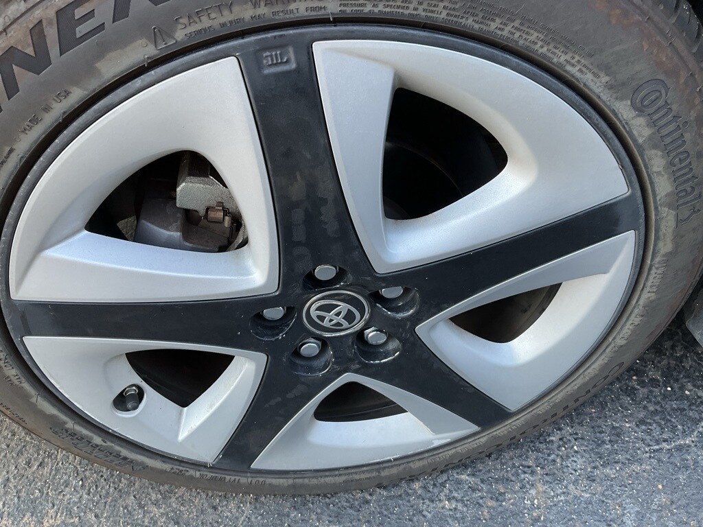 2017 Toyota Prius Four photo 2